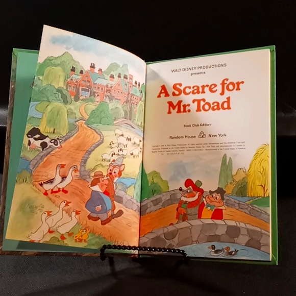 Vintage Walt Disney Story Book "A Scare for Mr. Toad" - Picture 7 of 10